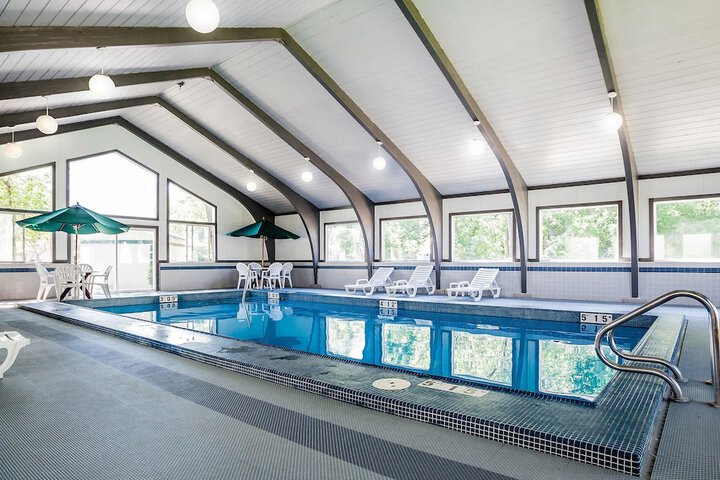 Quality Inn & Suites Des Moines - Merle Hay Road