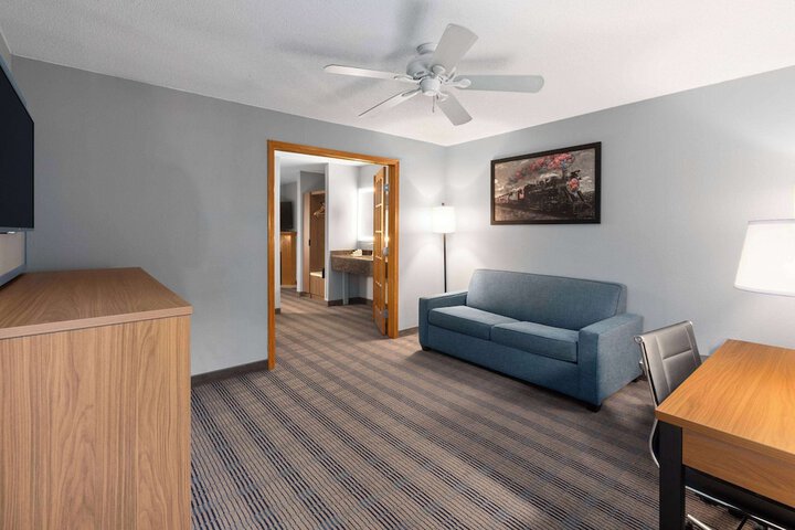 AmericInn by Wyndham North Branch