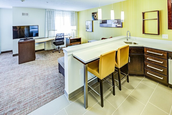 Residence Inn Akron South / Green