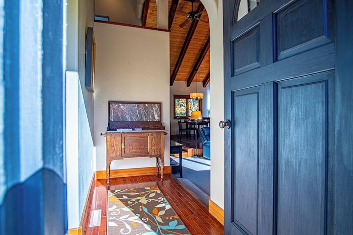 Creekside on Quigley - 3BD Private Home on Trails + Hot Tub