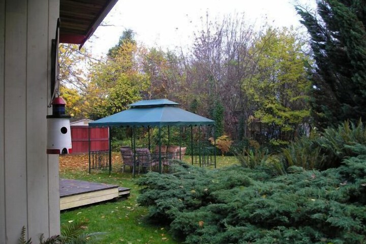 Cedar Wood Lodge B & B