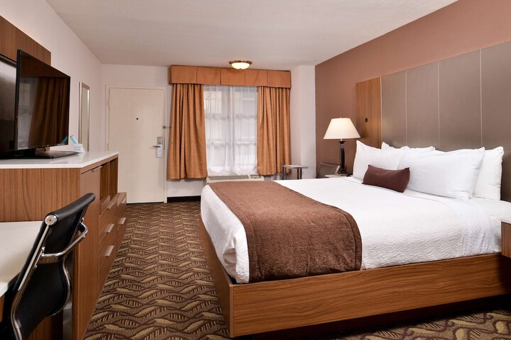 Room 8 of 30