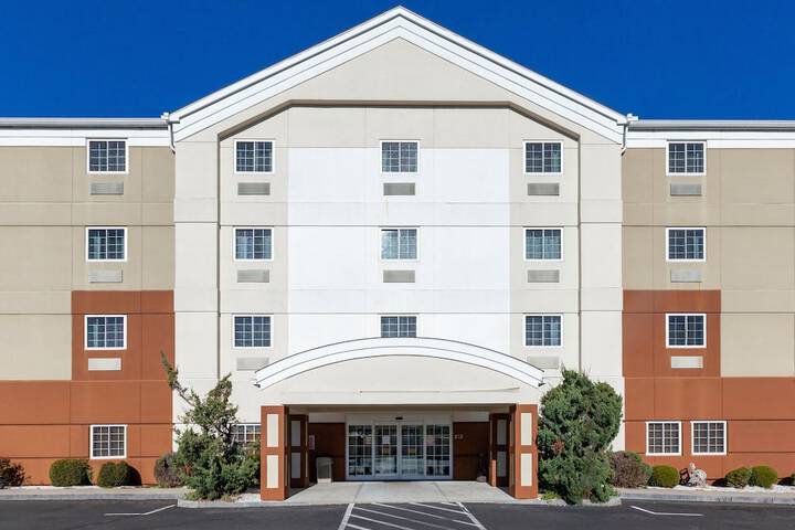 Candlewood Suites West Springfield by IHG