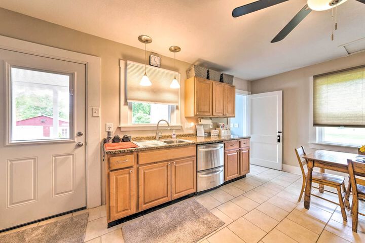 lucky Dawg Pet-friendly Abode Near St. Louis!