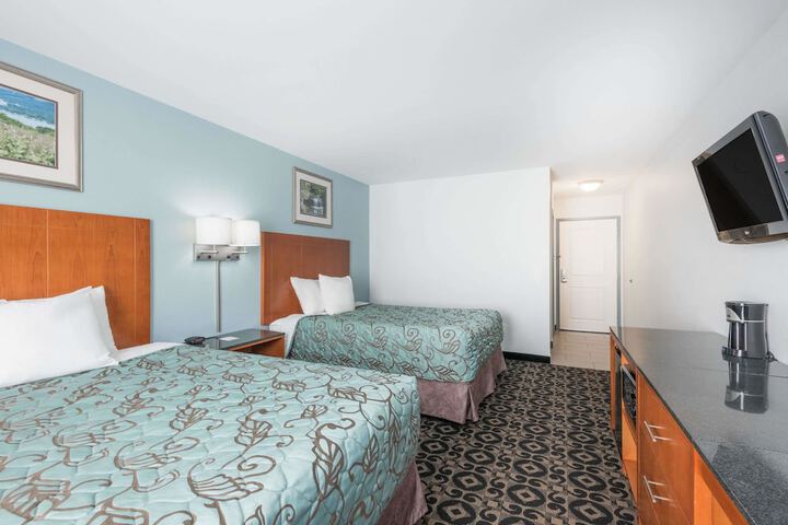 Room 10 of 16