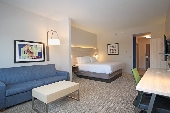 Holiday Inn Express & Suites Ocala by IHG