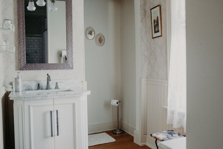Room 44 of 76