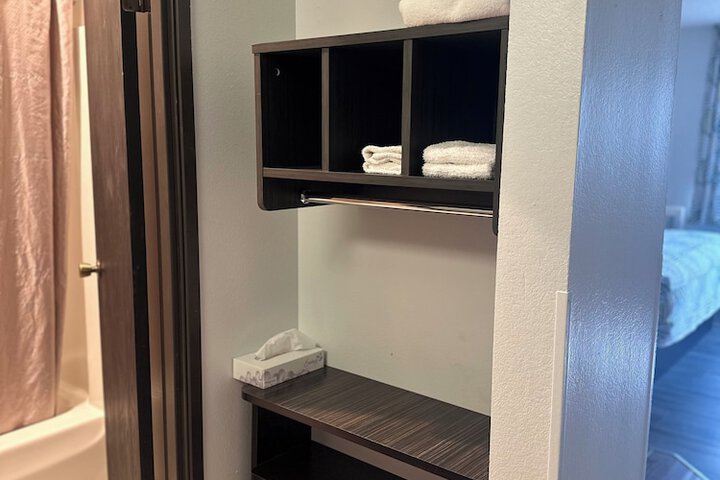 Room 25 of 42