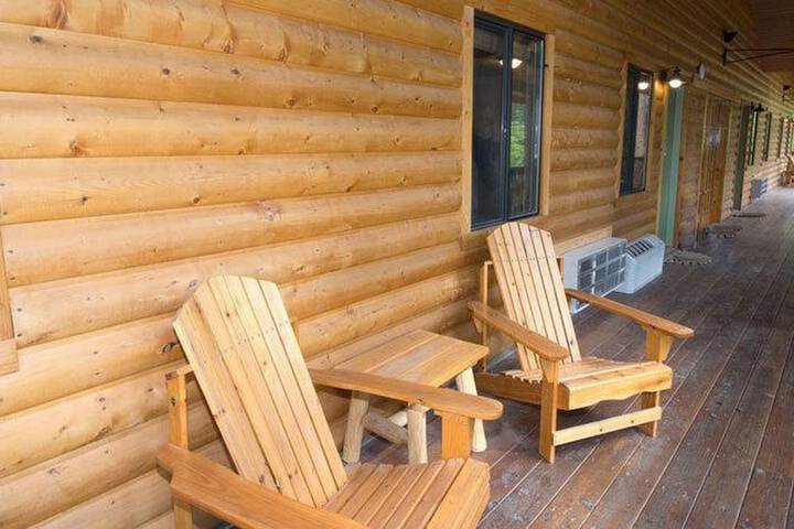 Upper Canyon Inn & Cabins