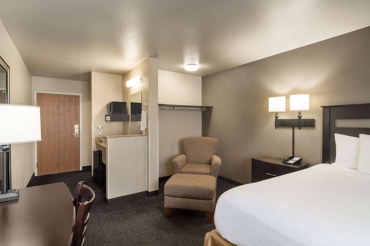 Travelodge by Wyndham Dexter