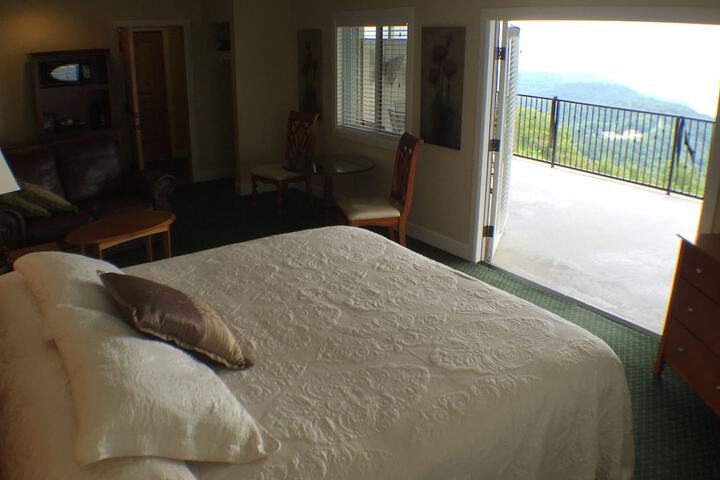 Room 10 of 19