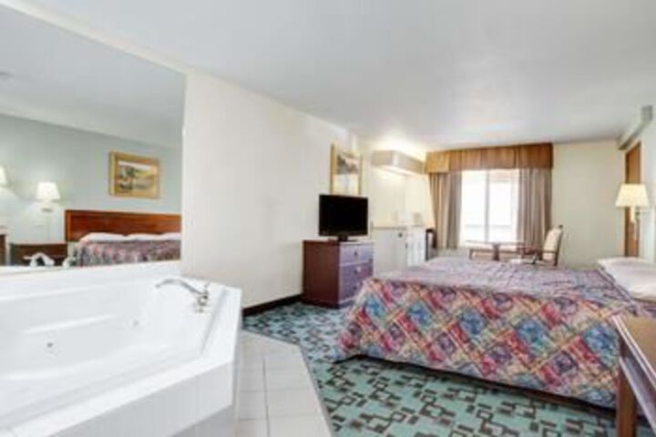 Super 8 by Wyndham Creswell / South Eugene