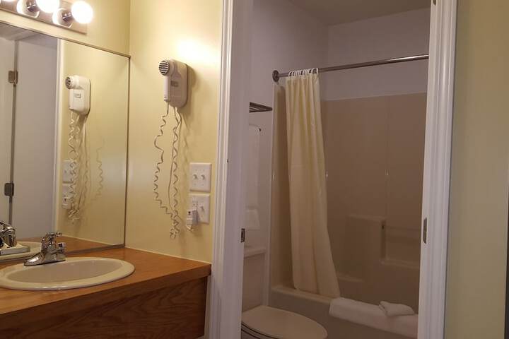 Captains Quarters Motel