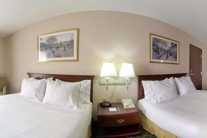 Room 10 of 21