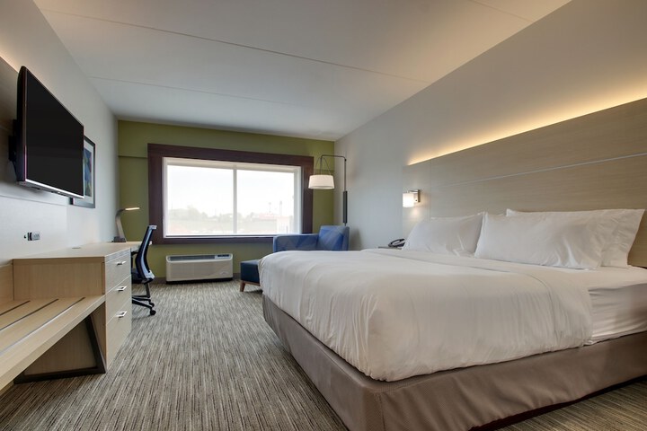Room 13 of 32