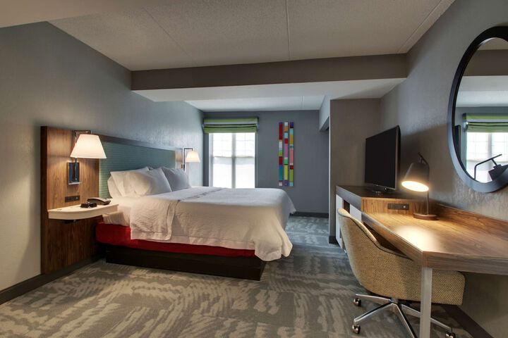 Hampton Inn & Suites Chicago / Aurora