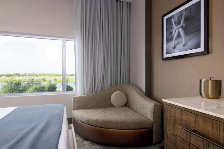 The Stella Hotel Autograph Collection