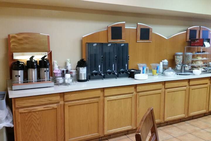 Breakfast/Coffee Service 40 of 44
