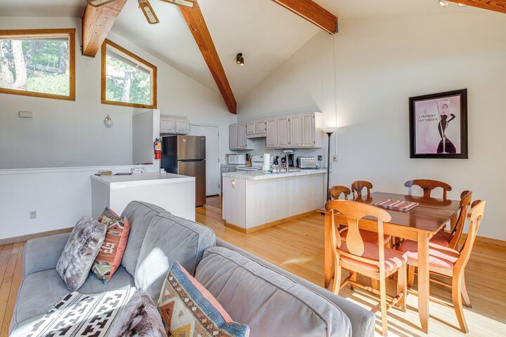 1 Mi to Diamond Peak: Townhome w / Lake Views