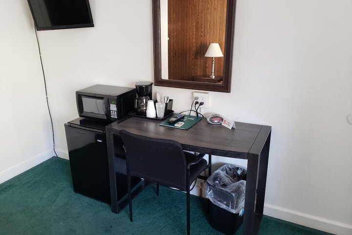 Room 6 of 17