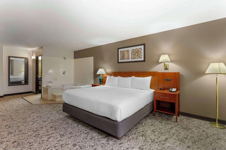 Room 32 of 34