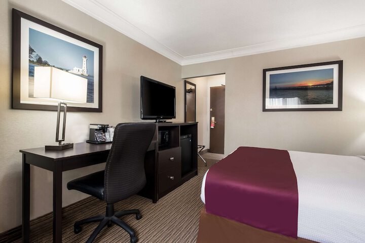 Room 26 of 45