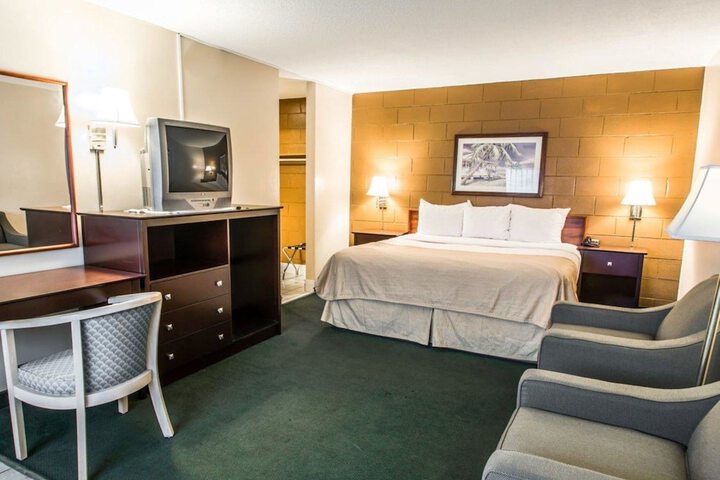 Room 12 of 27