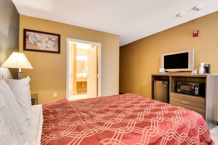 Room 28 of 63