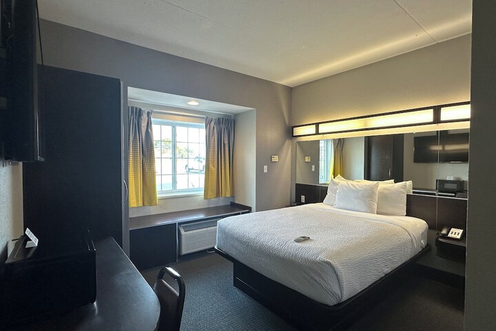Microtel Inn & Suites by Wyndham Quincy Downtown / River Area
