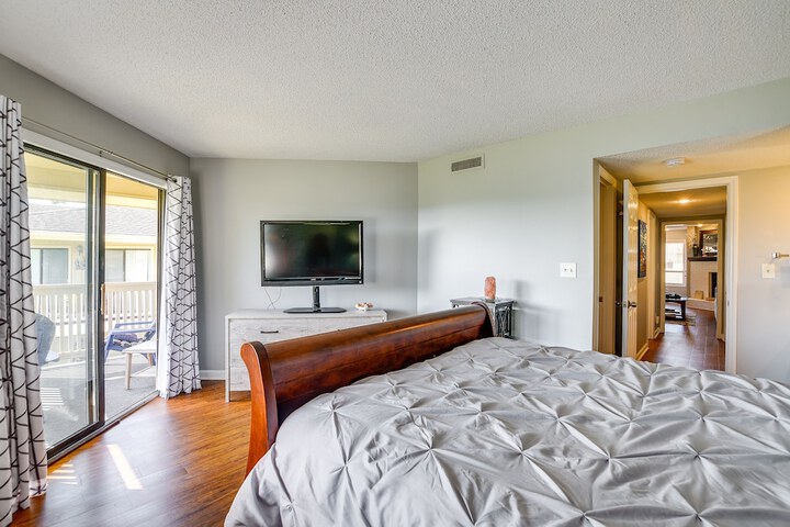 Little River Condo w / Pool Access - Near Beaches!
