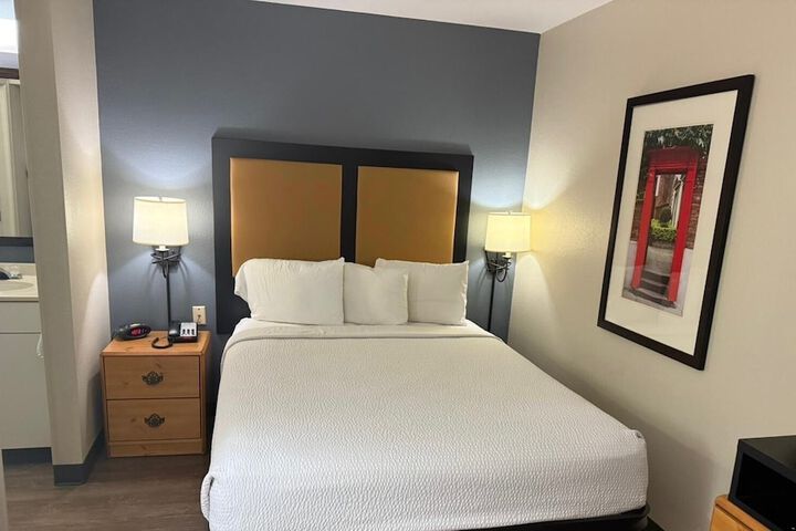 Room 6 of 6