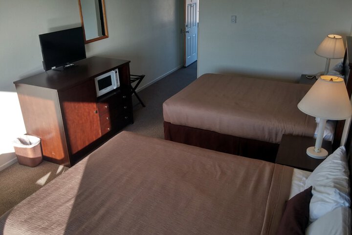 Silver Sands Motel