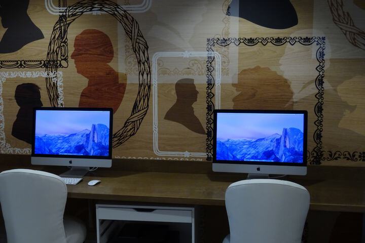 Business Center 90 of 91