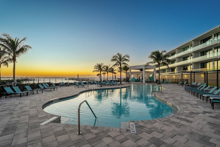 Harbor Island Beach Club Homes by Villatel