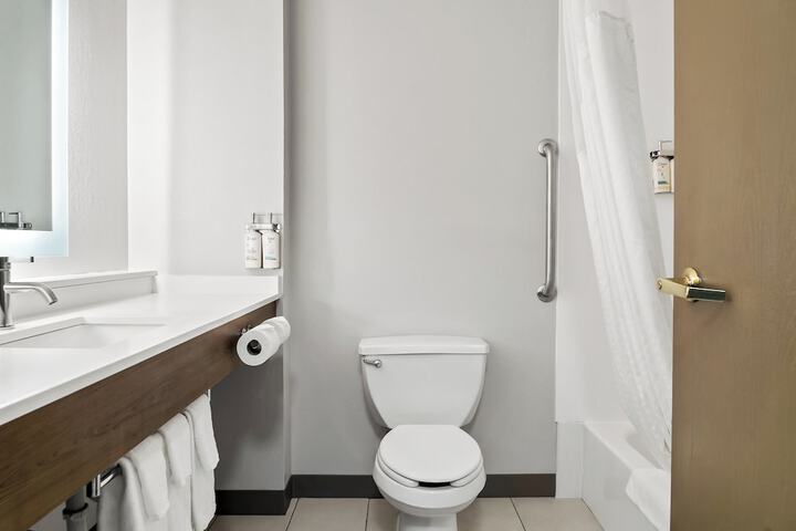 Holiday Inn Express & Suites Marion by IHG