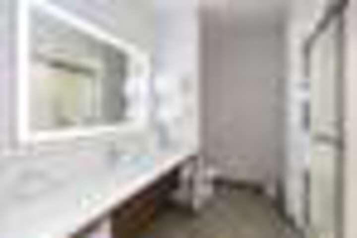 Room 65 of 200