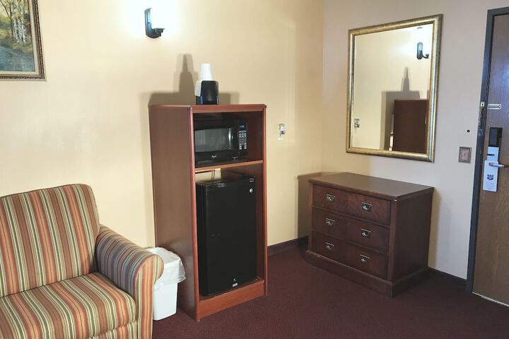 Room 28 of 35