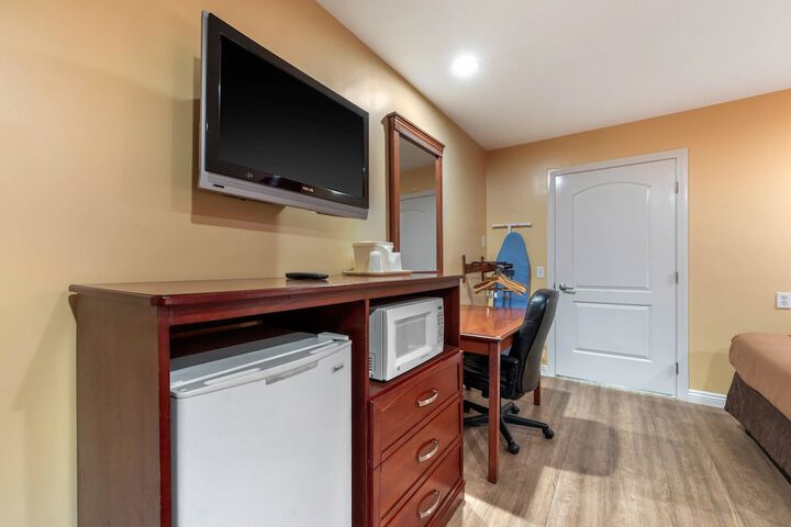 Room 27 of 32
