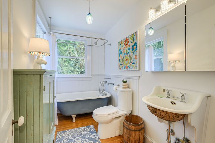 Historic & Charming Pittsboro Home w / Fireplaces