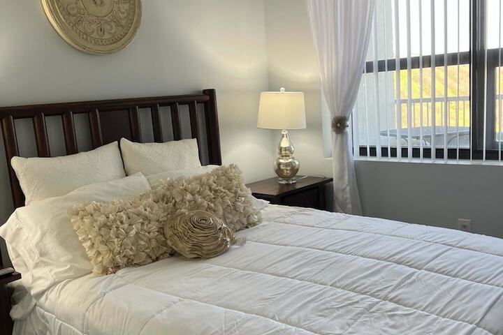 Uhost AI 2BR Condo Scenic Mountain Retreat