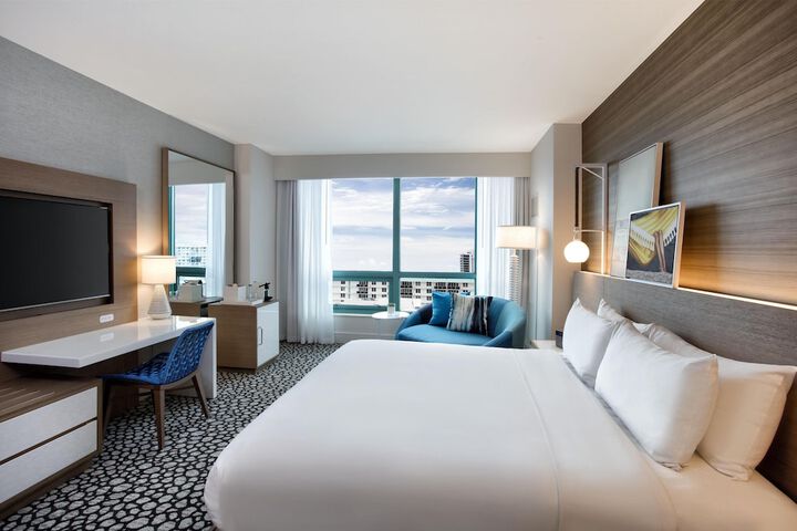 Signia by Hilton Diplomat Beach Resort