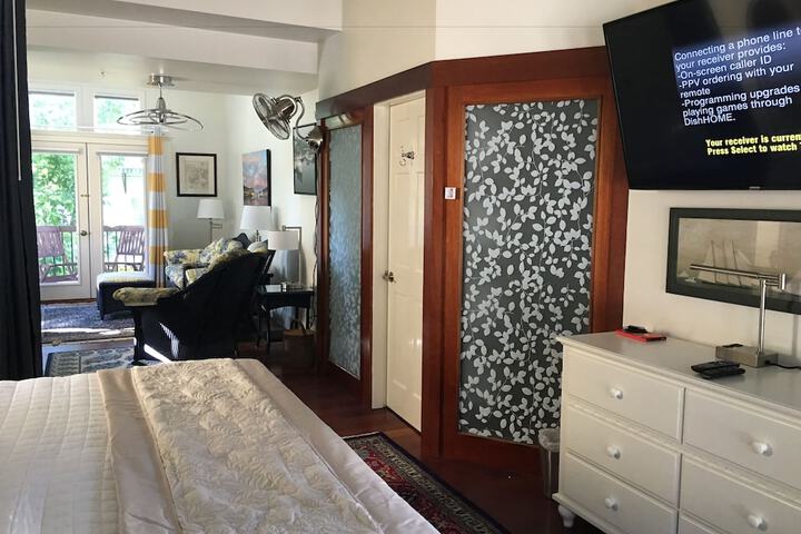 Camden Riverhouse Hotel