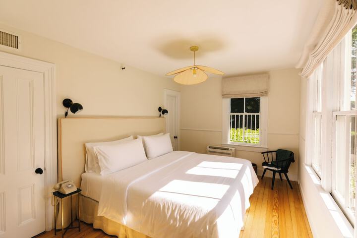 Room 18 of 43