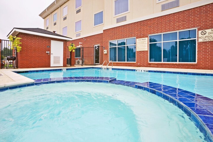 Holiday Inn Express & Suites New Boston by IHG