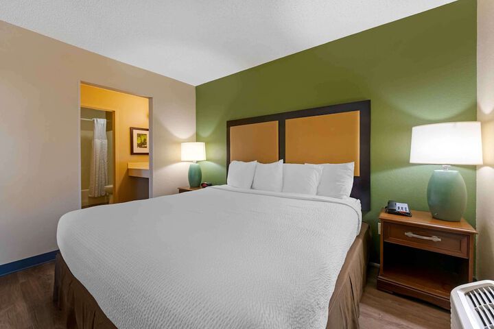 Room 14 of 32