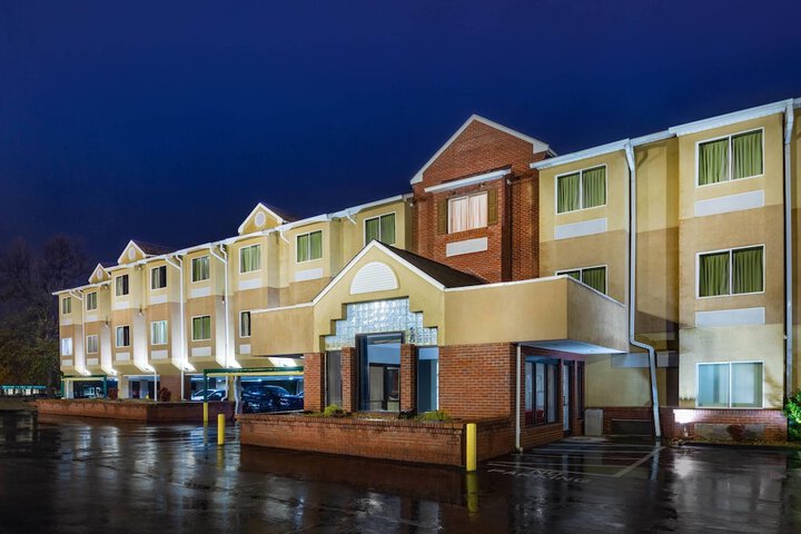 Microtel Inn by Wyndham Cornelius / Lake Norman