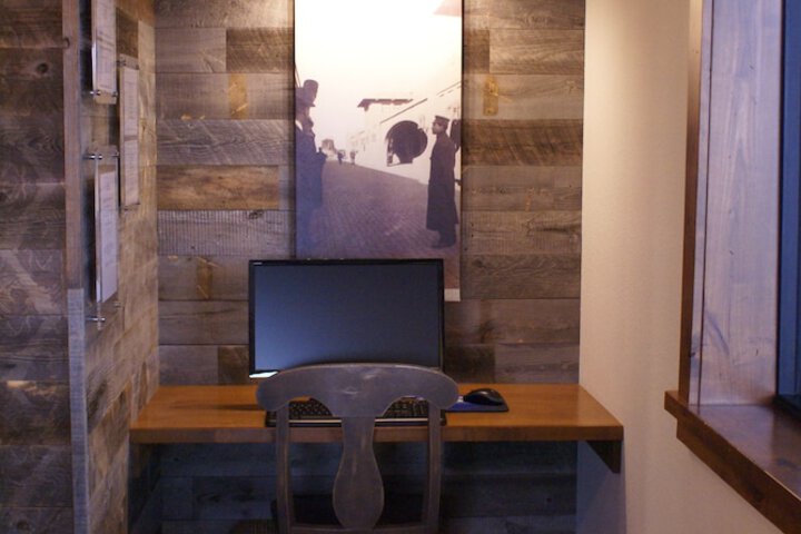 Business Center 34 of 37