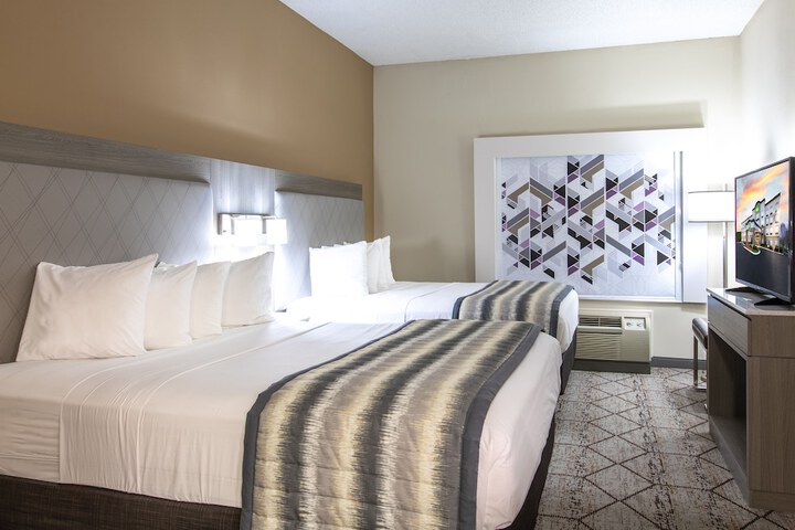 Wingate by Wyndham Charlotte Speedway / Concord