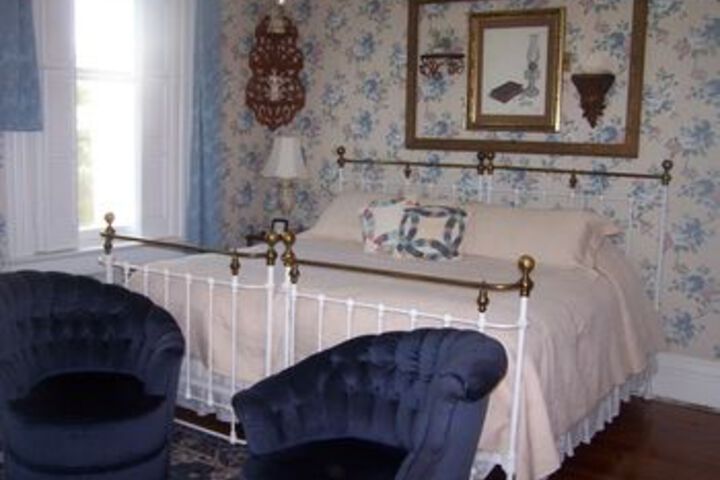 Victorian House Bed & Breakfast