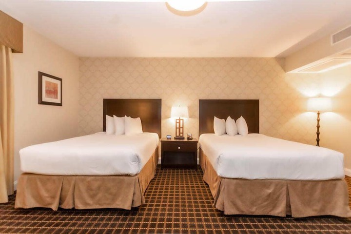 Room 21 of 38